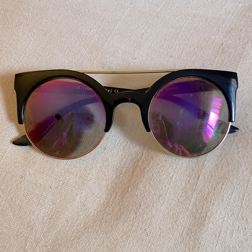Mirrored sunnies
